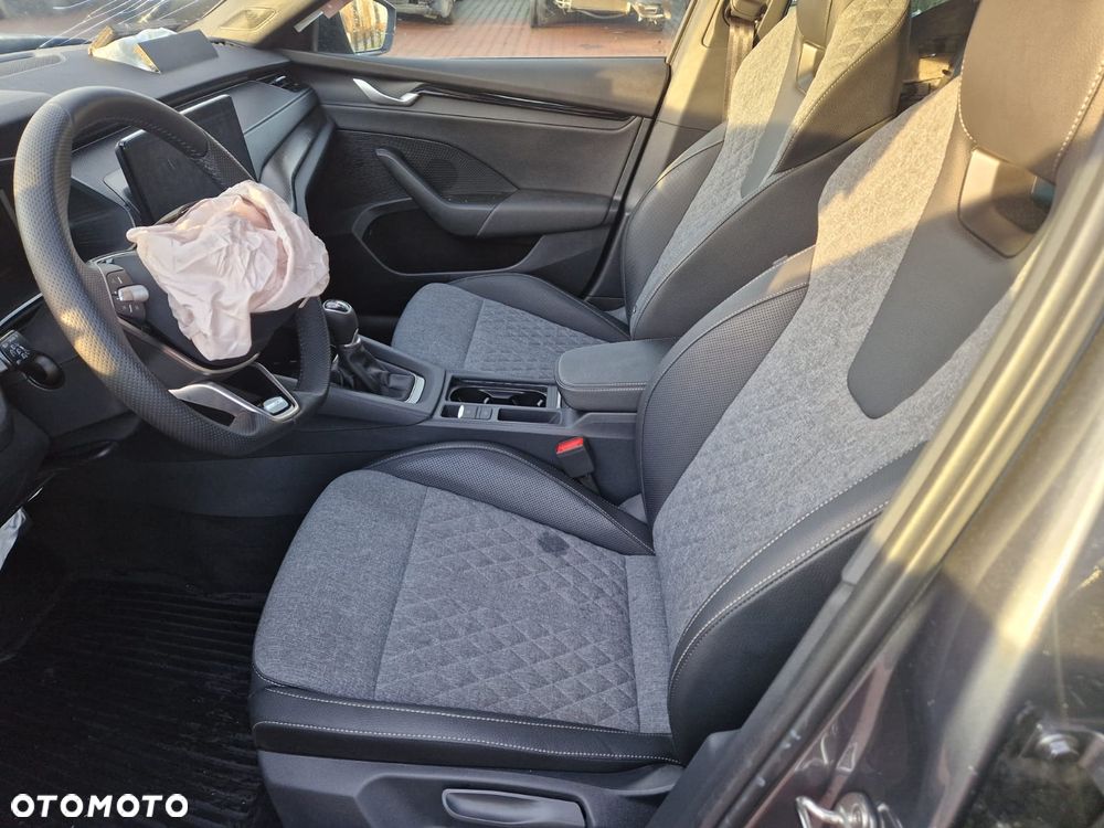 Skoda Octavia 1.5 TSI ACT Sportline - 9