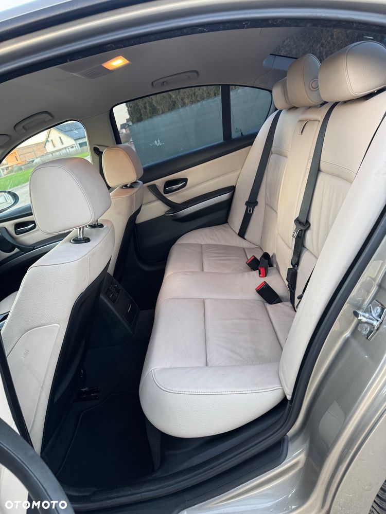 BMW Seria 3 320i Edition Exclusive - 18