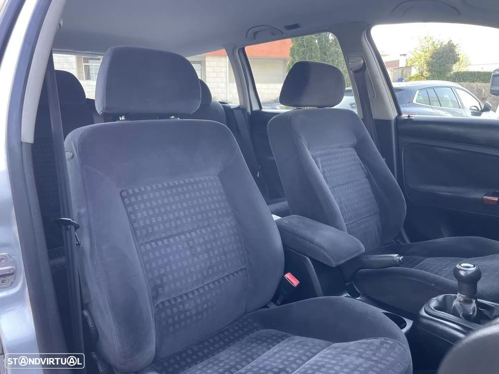 VW Passat Variant 1.9 TDi Confortline - 5