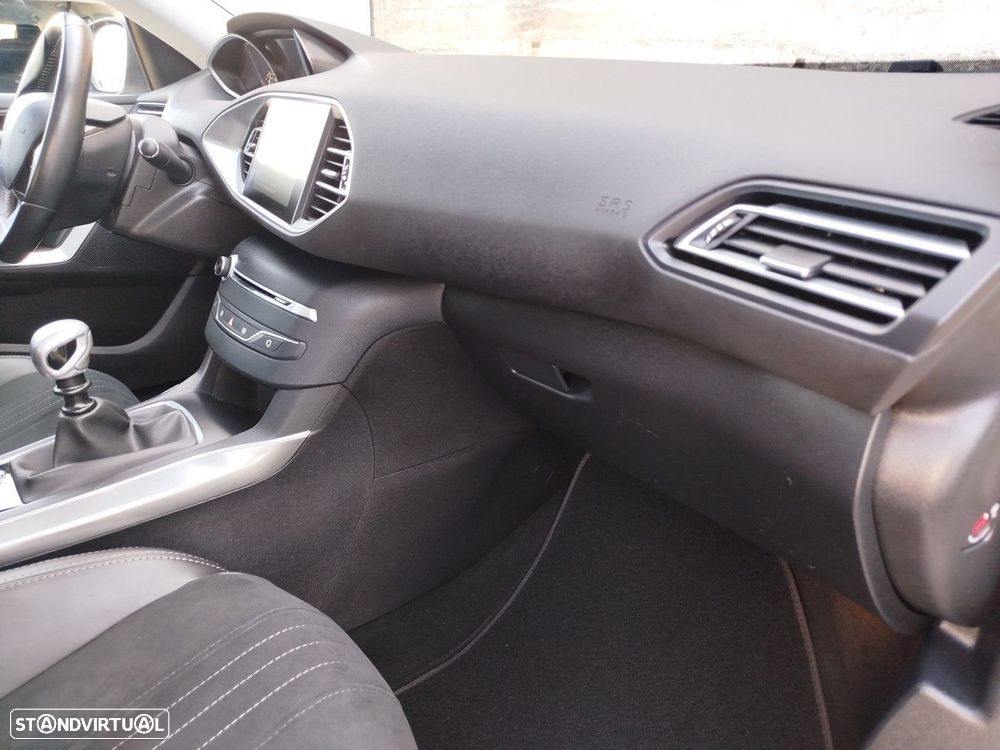 Peugeot 308 PureTech 130 Allure - 23