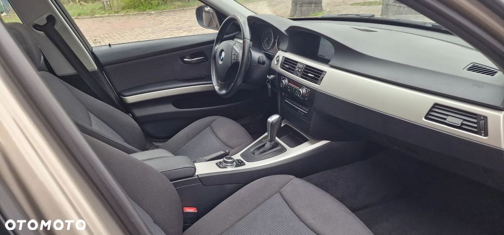 BMW Seria 3 320d DPF Edition Sport - 8