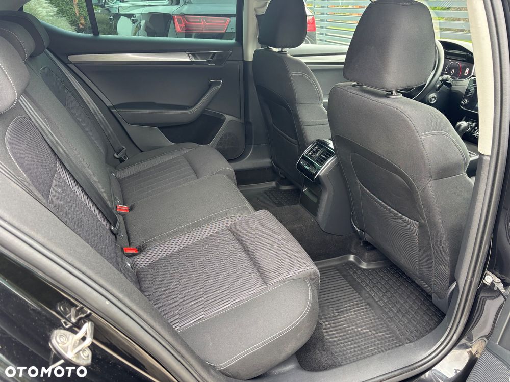 Skoda Superb 2.0 TDI SCR Style DSG - 35