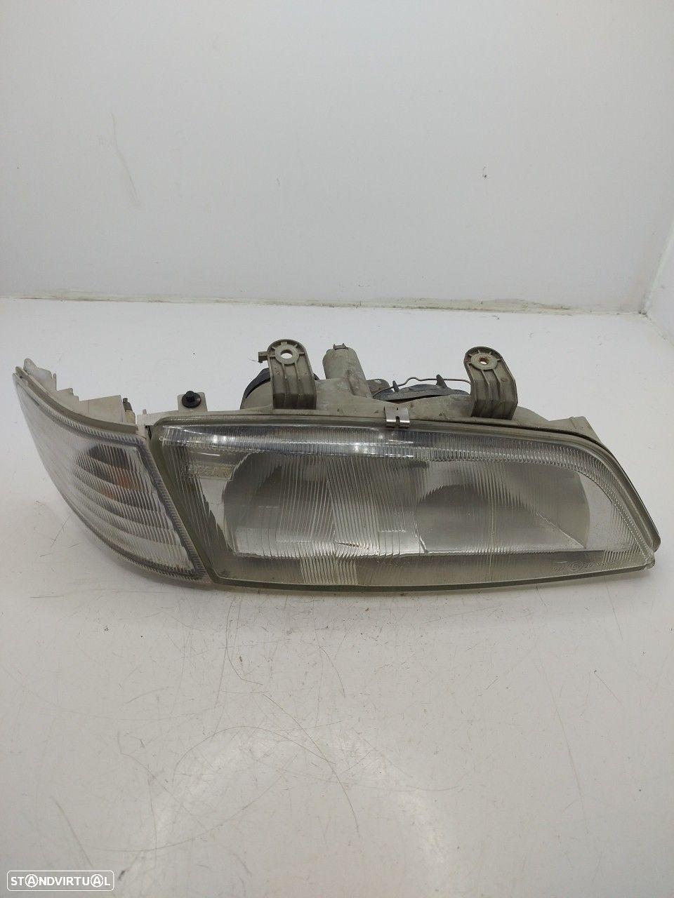 Farol/ Otica Dianteiro Dto Nissan Primera (P11) - 1