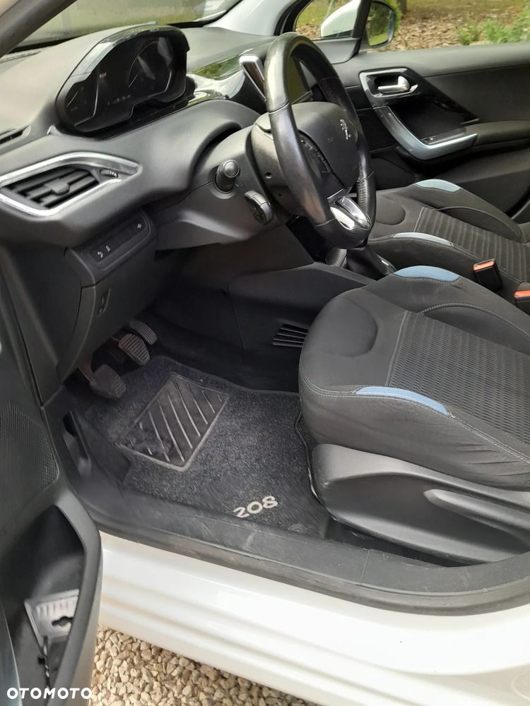 Peugeot 208 - 9