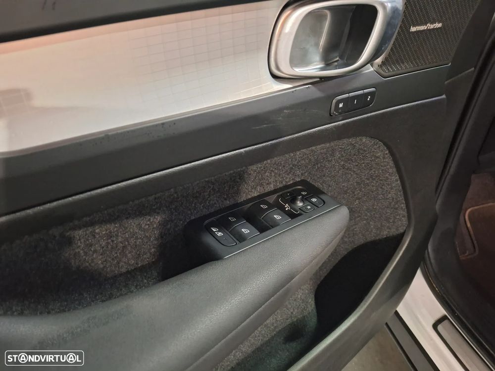 Volvo XC 40 2.0 B3 Plus Dark - 14