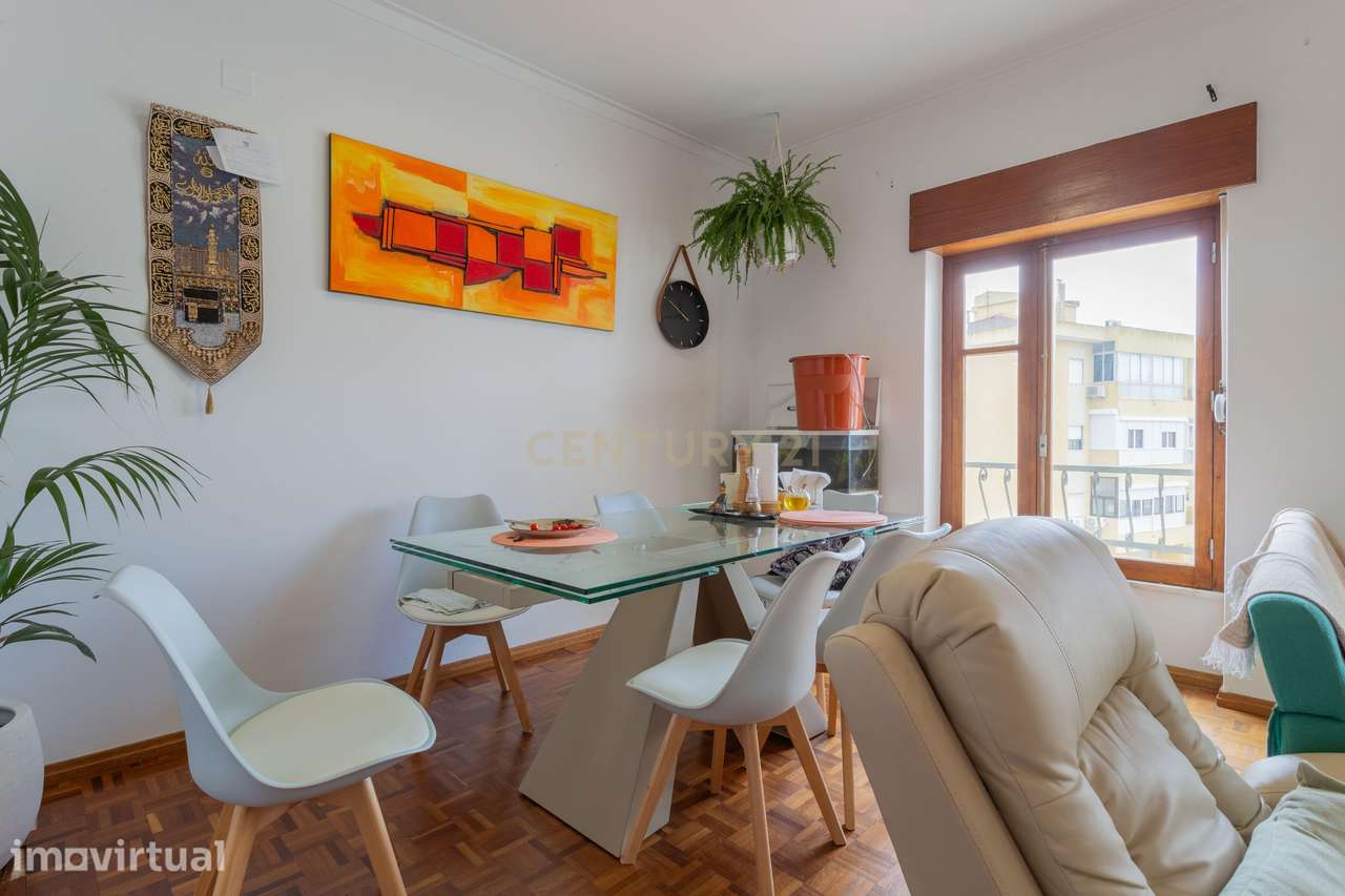 Apartamento T4 convertido em T3 - Centro do Barreiro - Grande imagem: 2/40