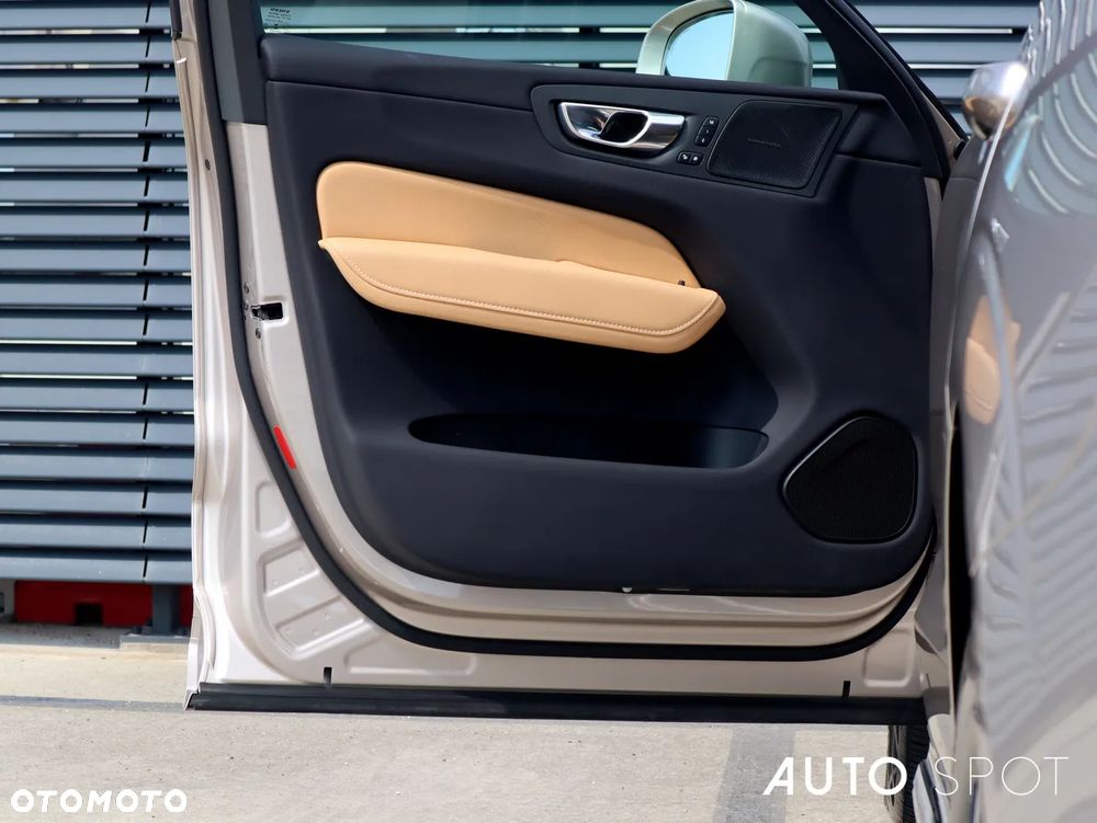 Volvo XC 60 B4 B Plus Bright - 13