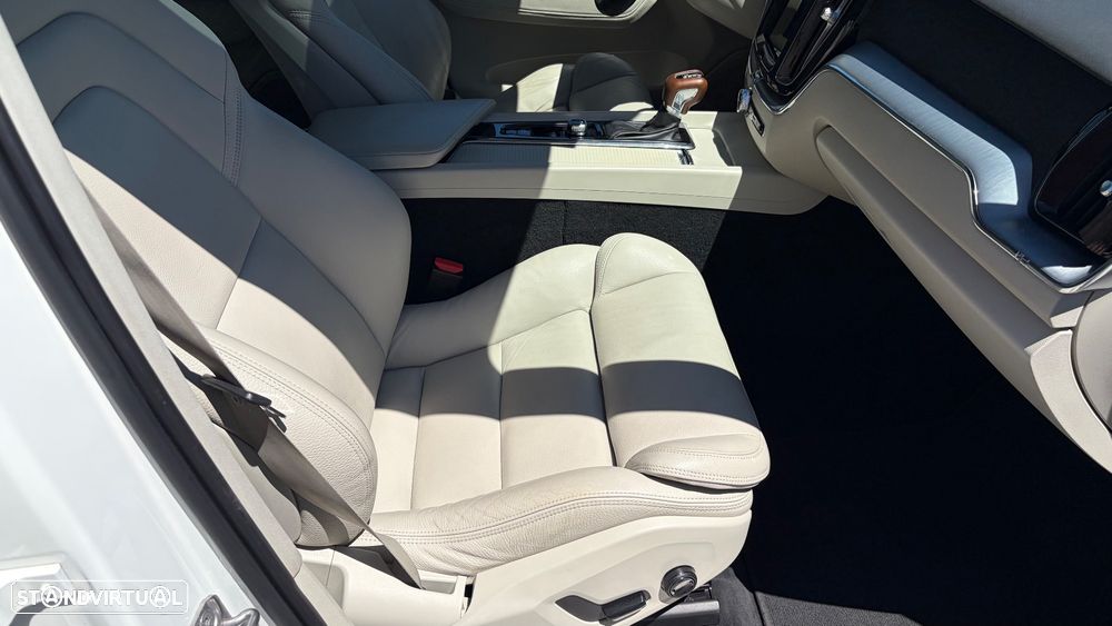 Volvo XC 60 D4 AWD Geartronic Momentum - 39