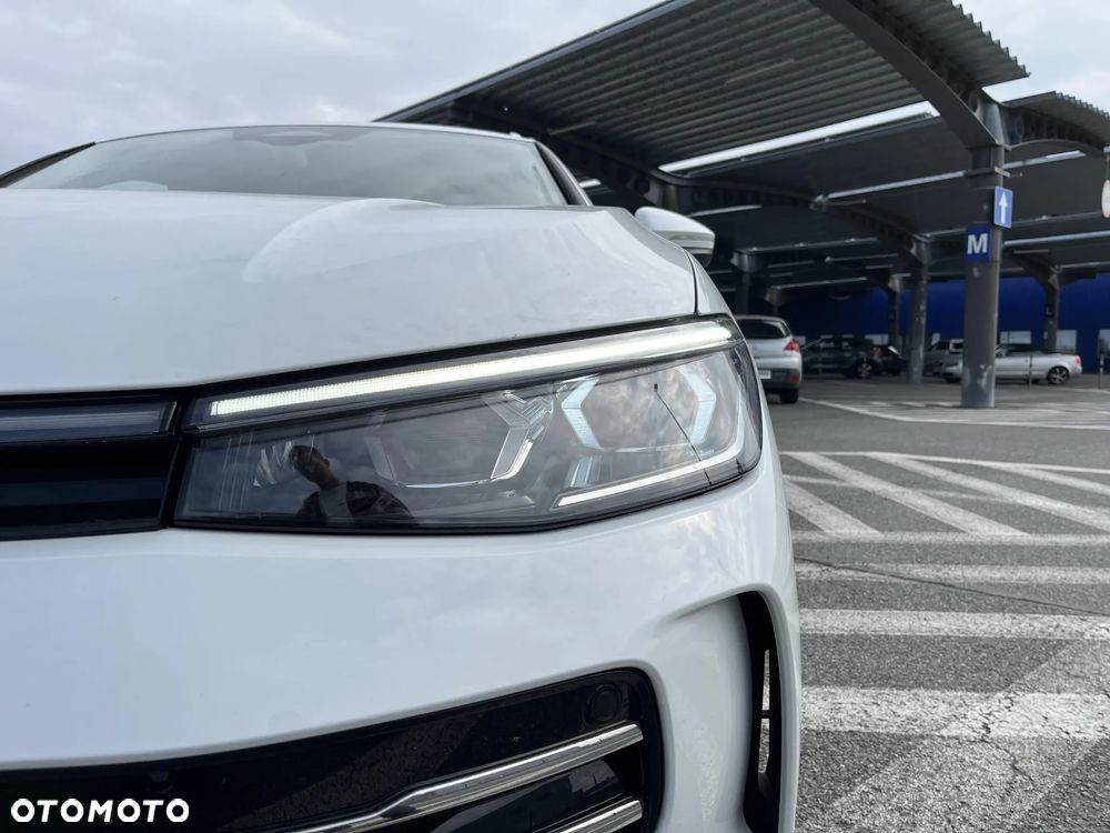 Volkswagen Passat - 36