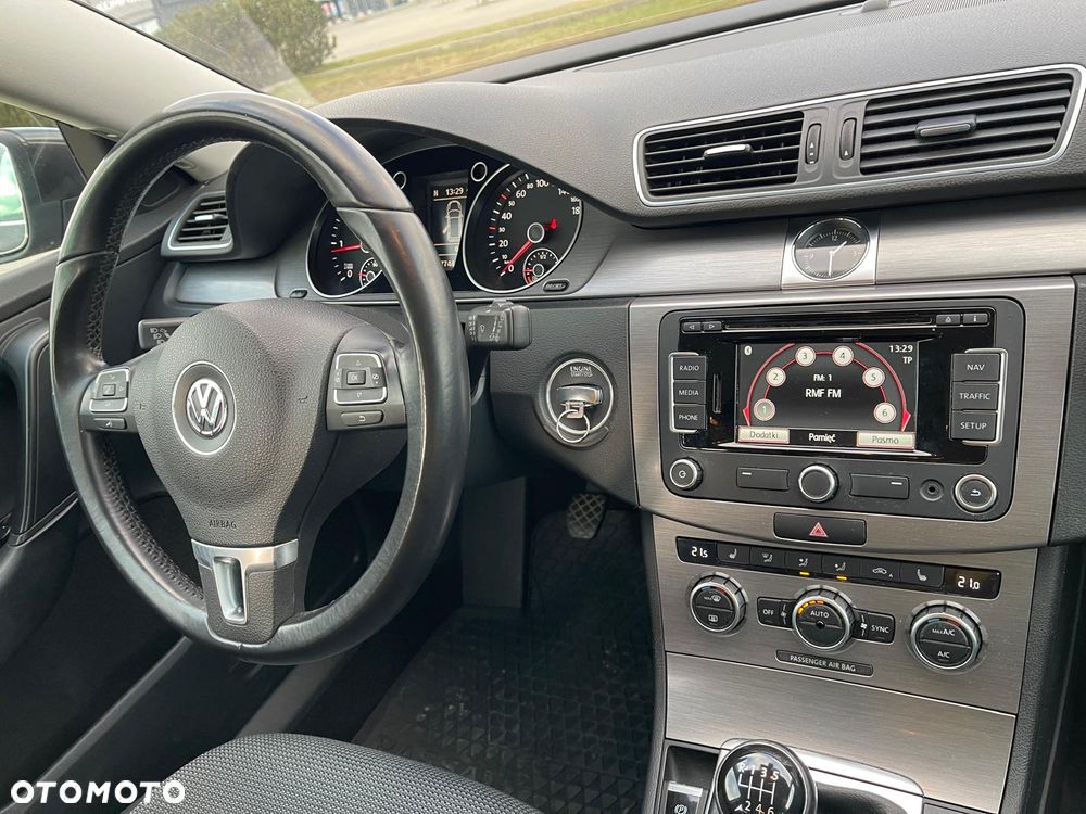 Volkswagen Passat 2.0 TDI Comfortline - 16