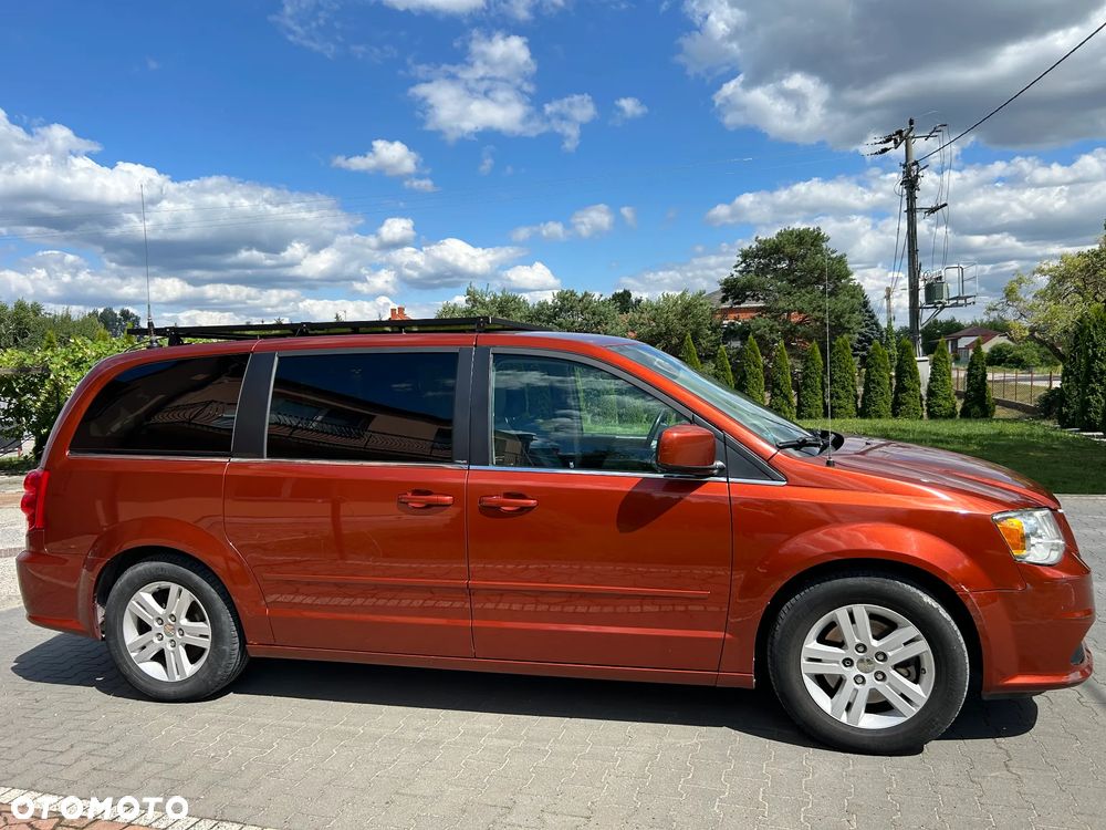 Dodge Grand Caravan - 2