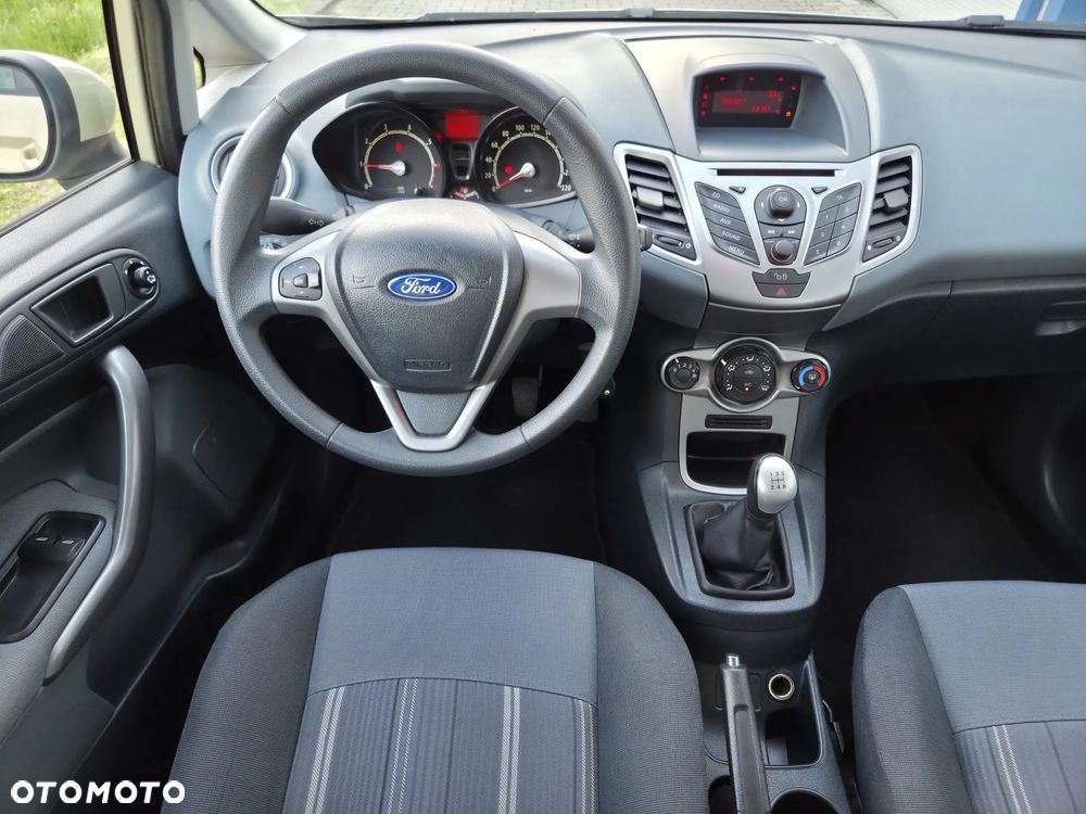 Ford Fiesta 1.25 Celebration - 12