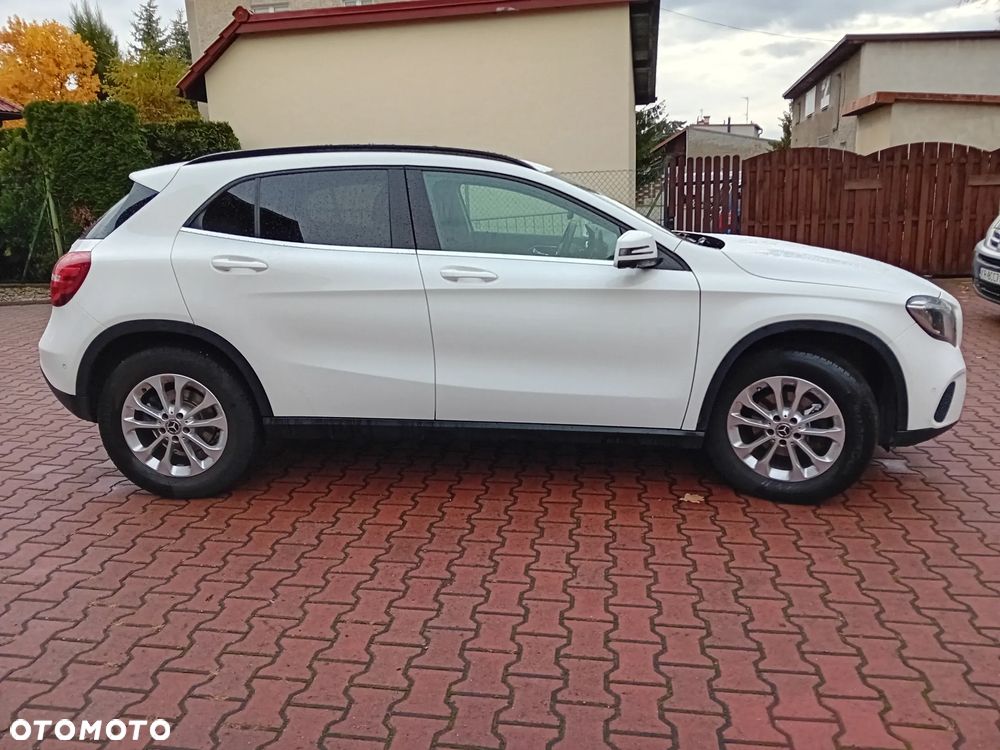 Mercedes-Benz GLA 200 7G-DCT Urban - 5