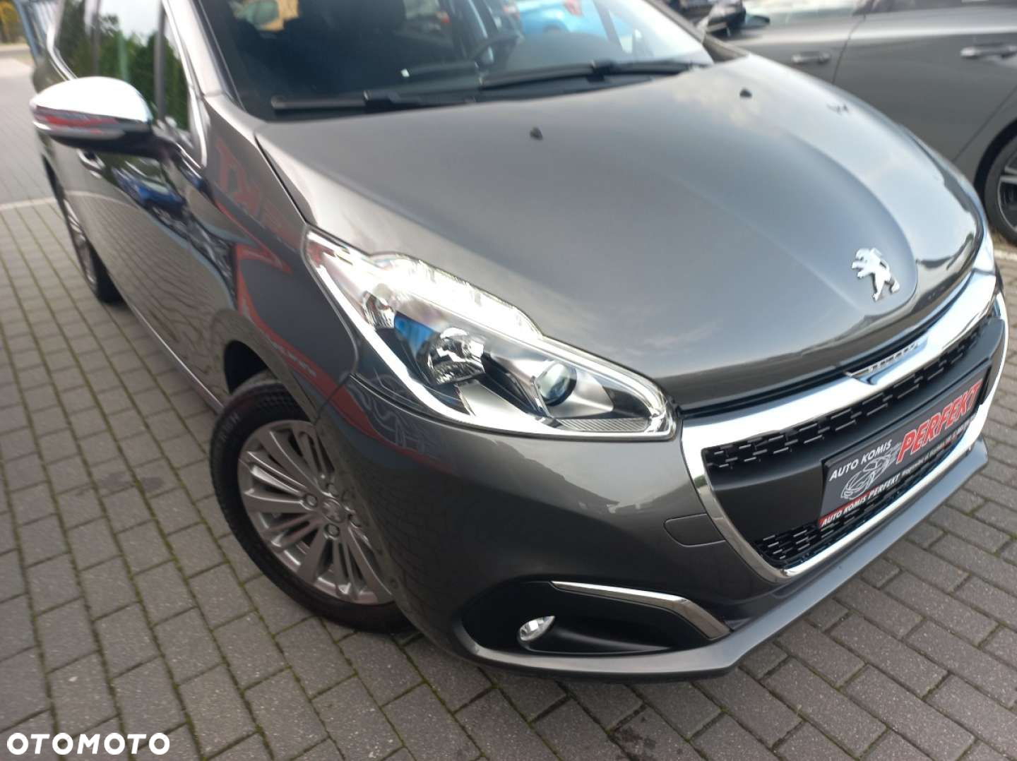 Peugeot 208 - 5
