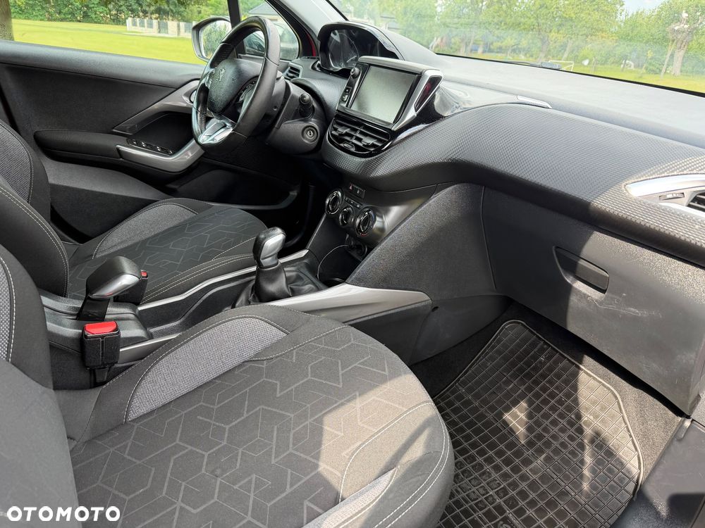 Peugeot 2008 1.2 Pure Tech Style EU6 - 10