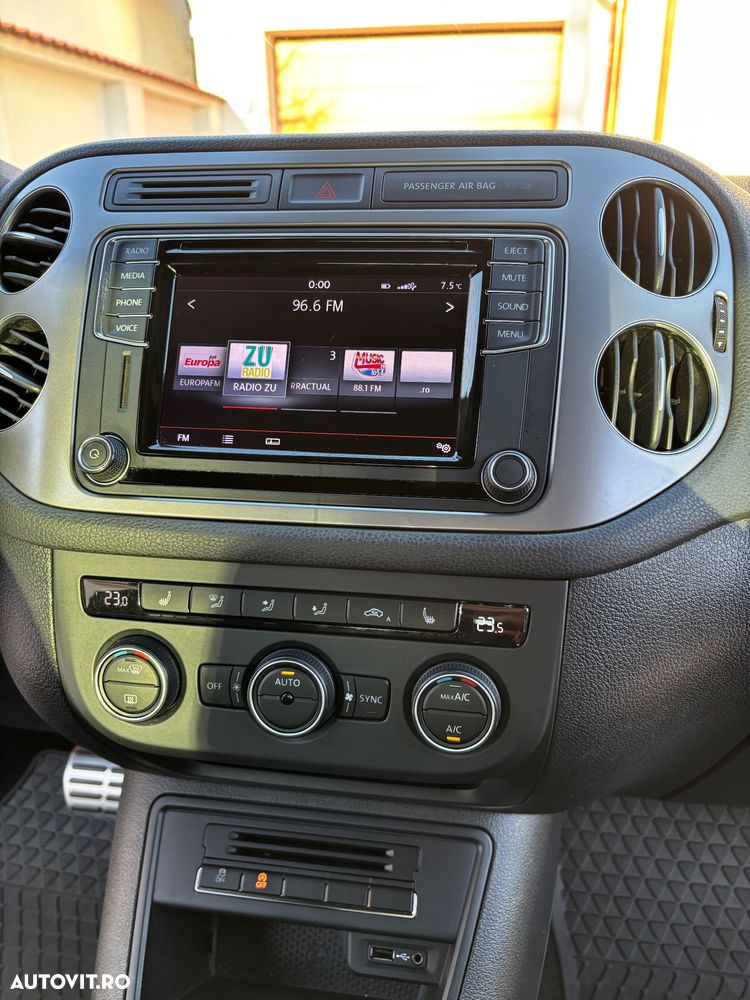 Volkswagen Tiguan - 12