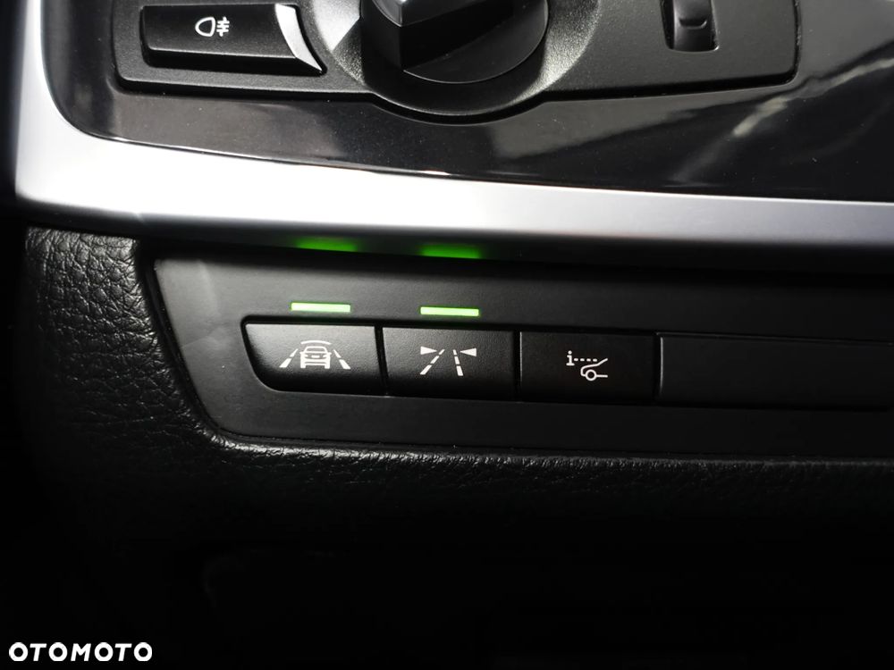 BMW Seria 5 525d xDrive Sport-Aut Modern Line - 38