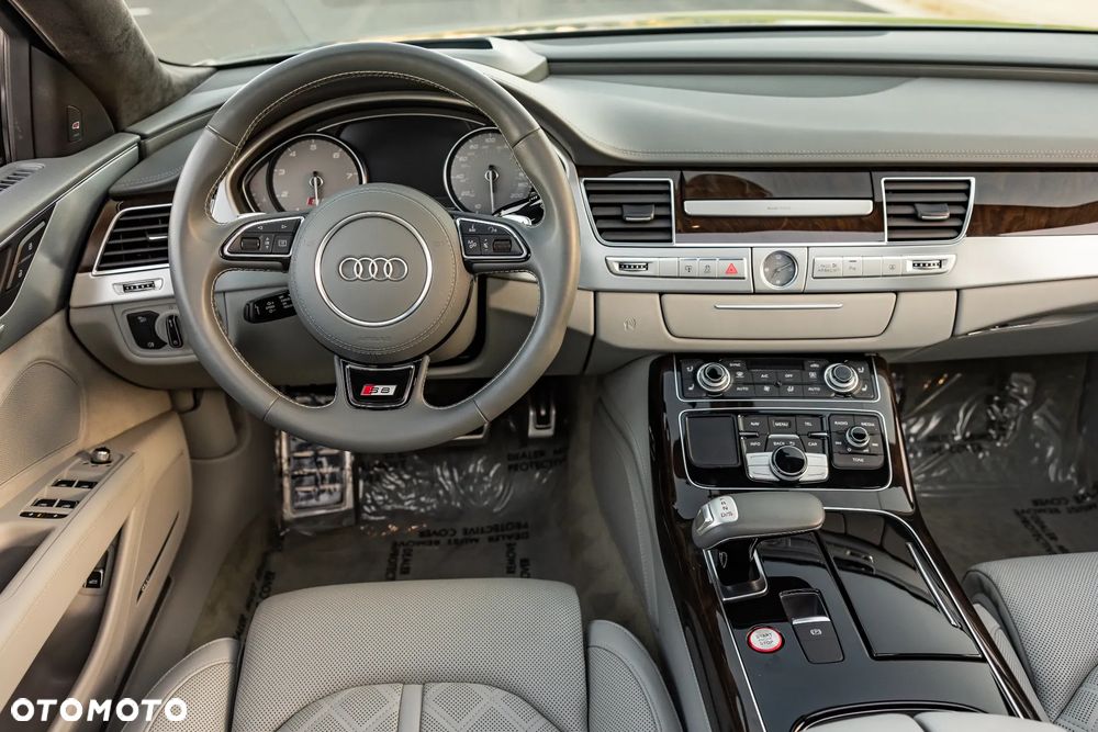 Audi S8 - 9