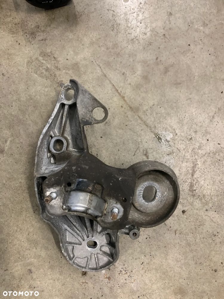 Łapa wspornik mocowanie silnika 4F0199352M 4F0199351S A6 C6 FL Lift 2.7 TDI - 5