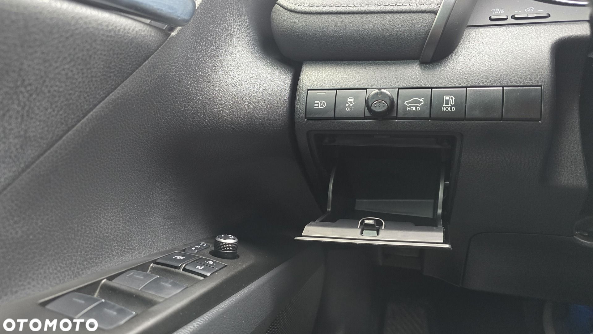 Toyota Camry - 14