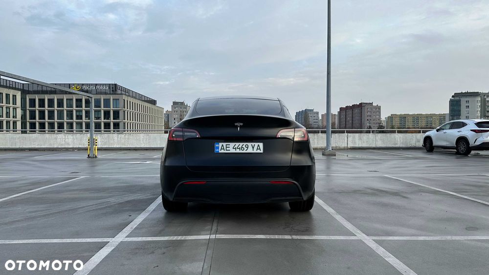 Tesla Model Y - 4