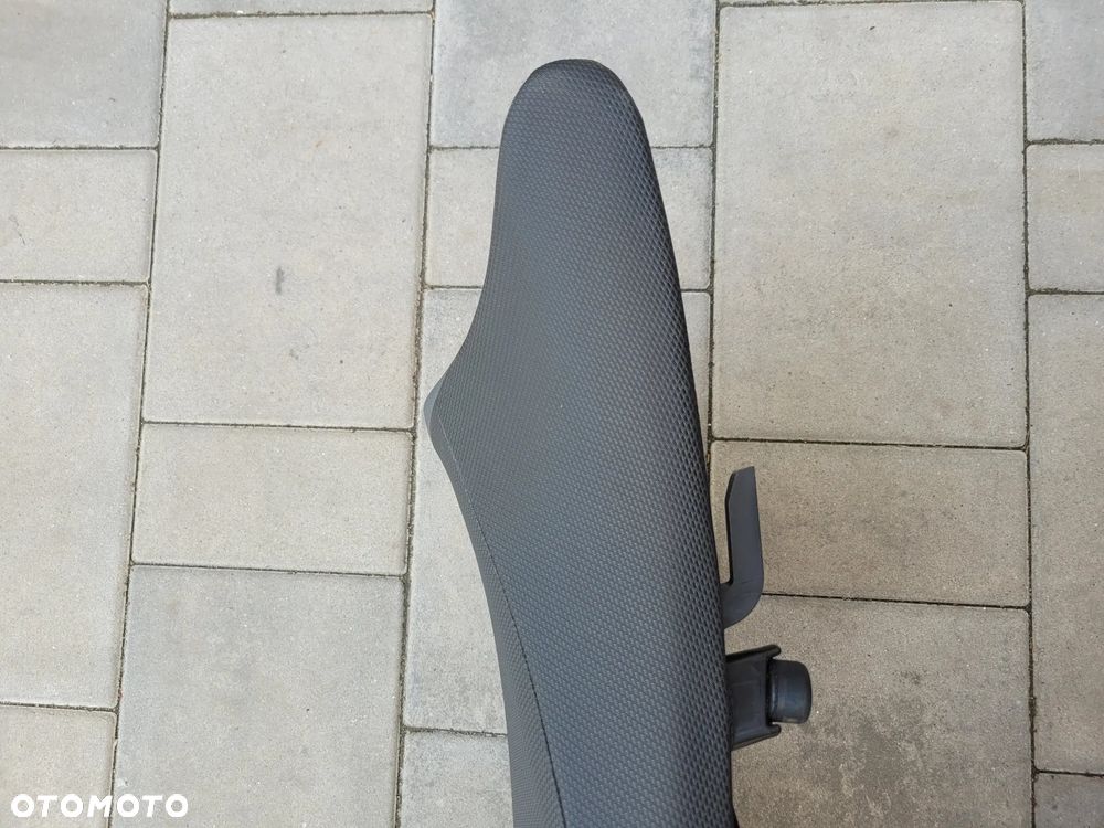 Kanapa, fotel, siedzenie Suzuki Gladius 650 - 12