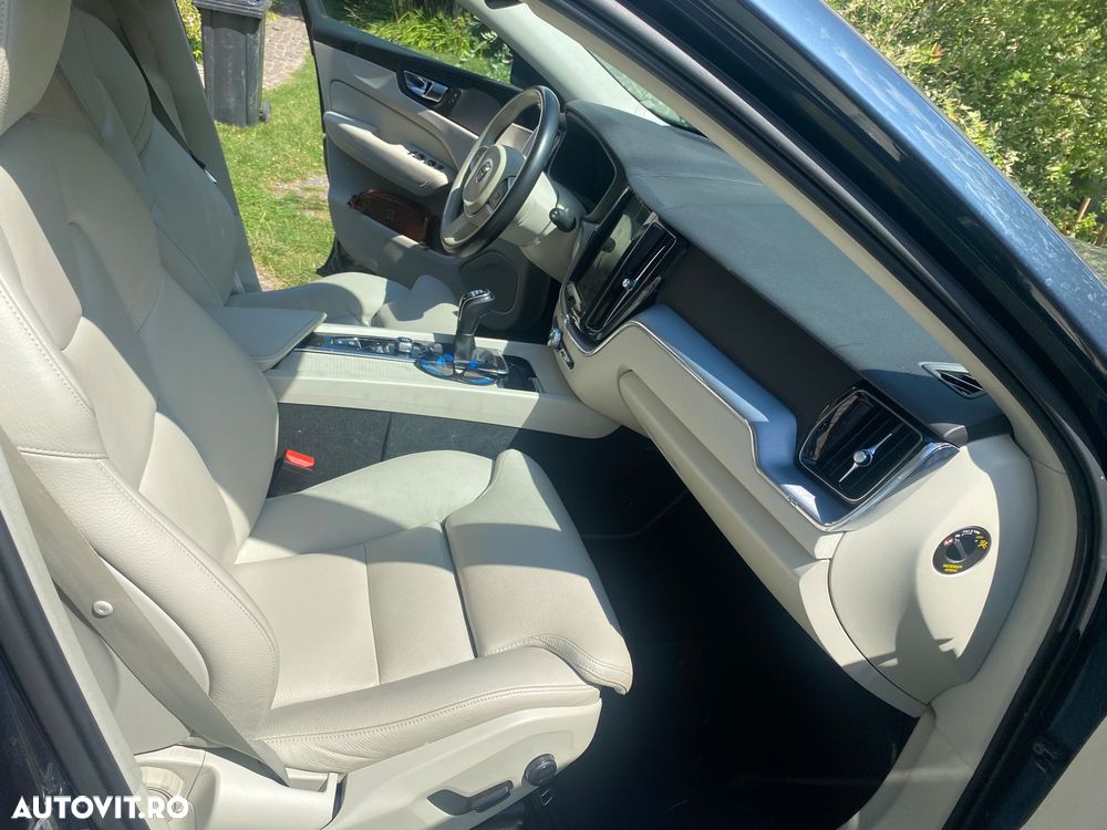 VOLVO XC60 2020 — imagine 24