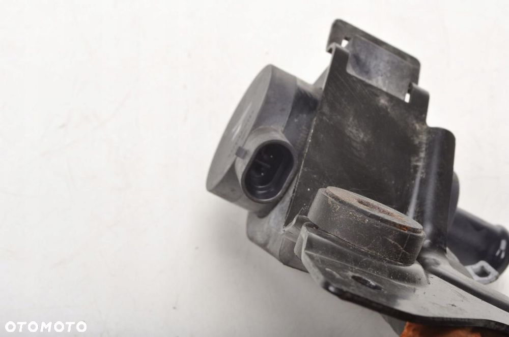 VOLVO V40 II 2.0 D4 POMPKA WODY PRZEWODY WODY - 7