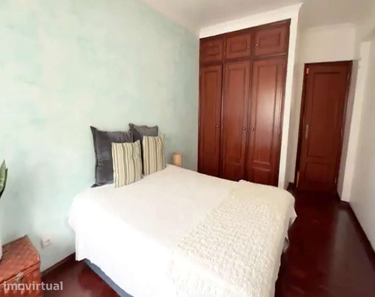 Apartamento T2 com varanda, ar condicionado e excelente localização - Grande imagem: 5/17