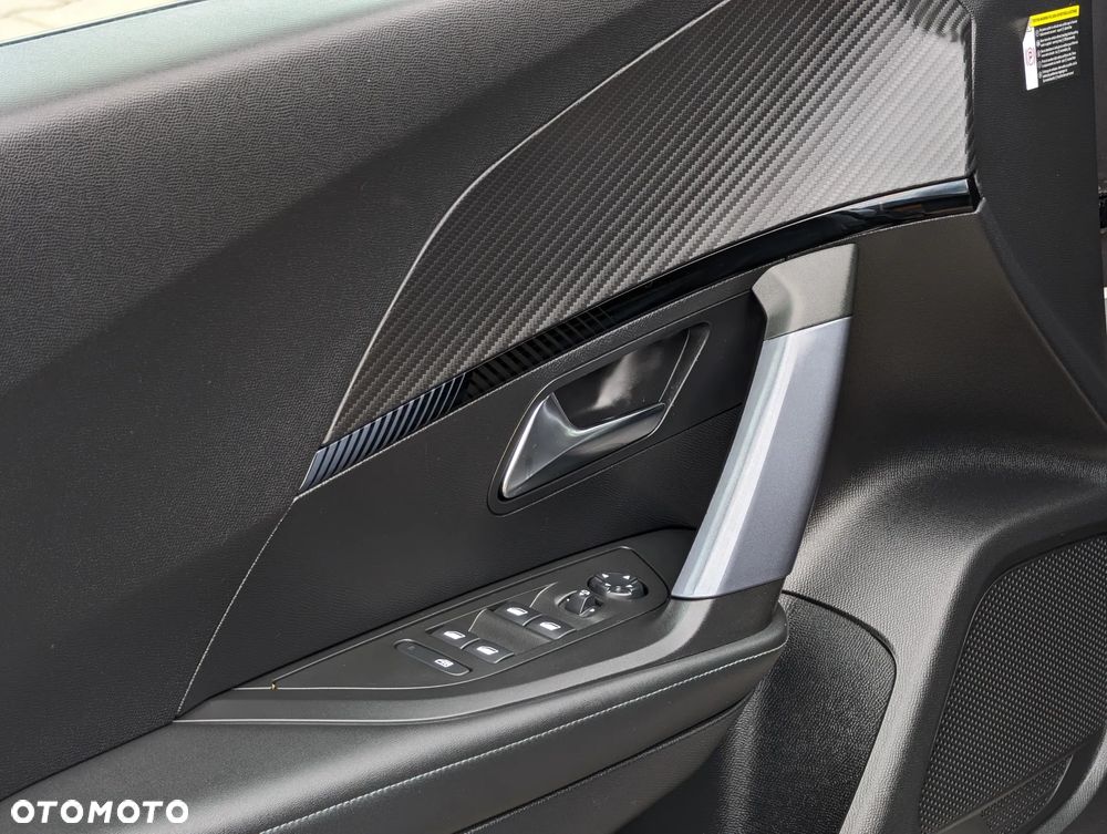 Peugeot 2008 PureTech 130 EAT8 GT - 20