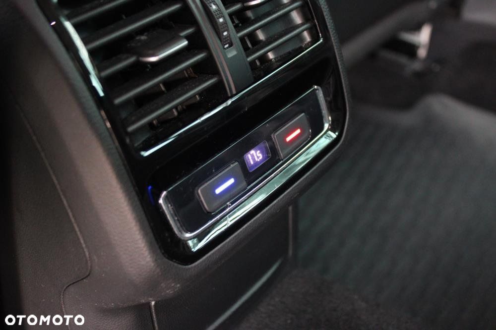 Volkswagen Passat - 12