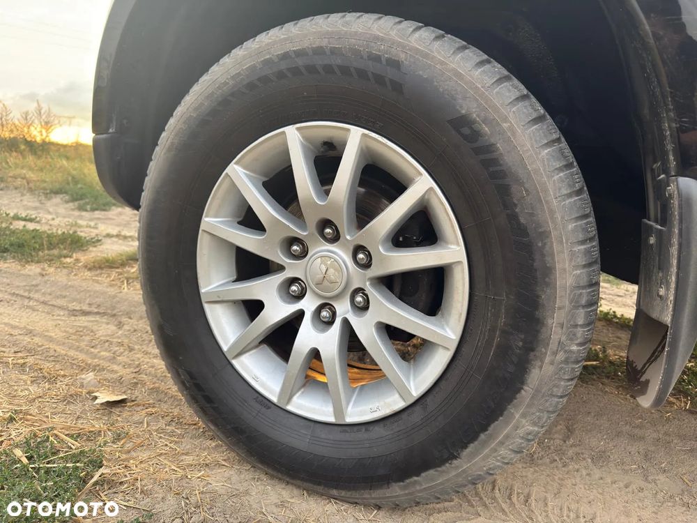 Mitsubishi Pajero Sport 2.5 DID Intense + - 9