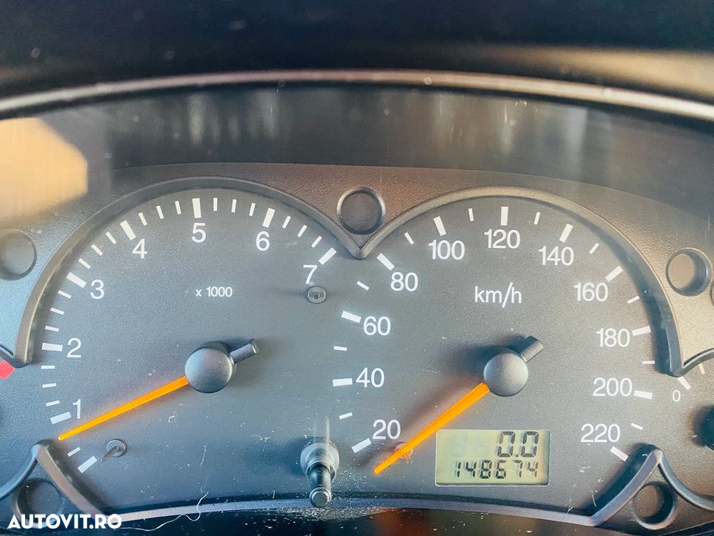 Ford Focus 1.6 16V Ghia - 24