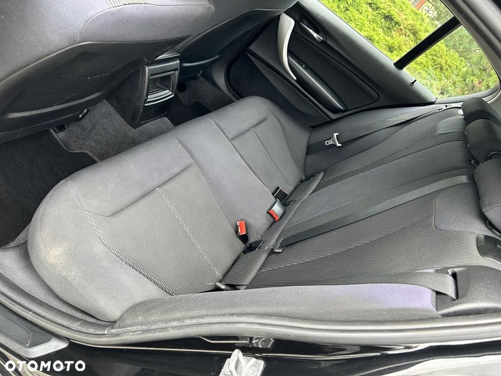 BMW Seria 1 116i - 32