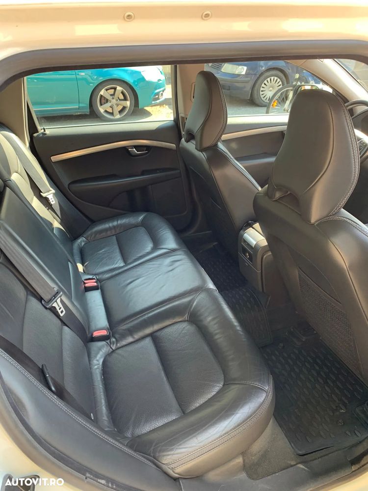 Volvo XC 70 D5 AWD Geartronic Momentum - 28