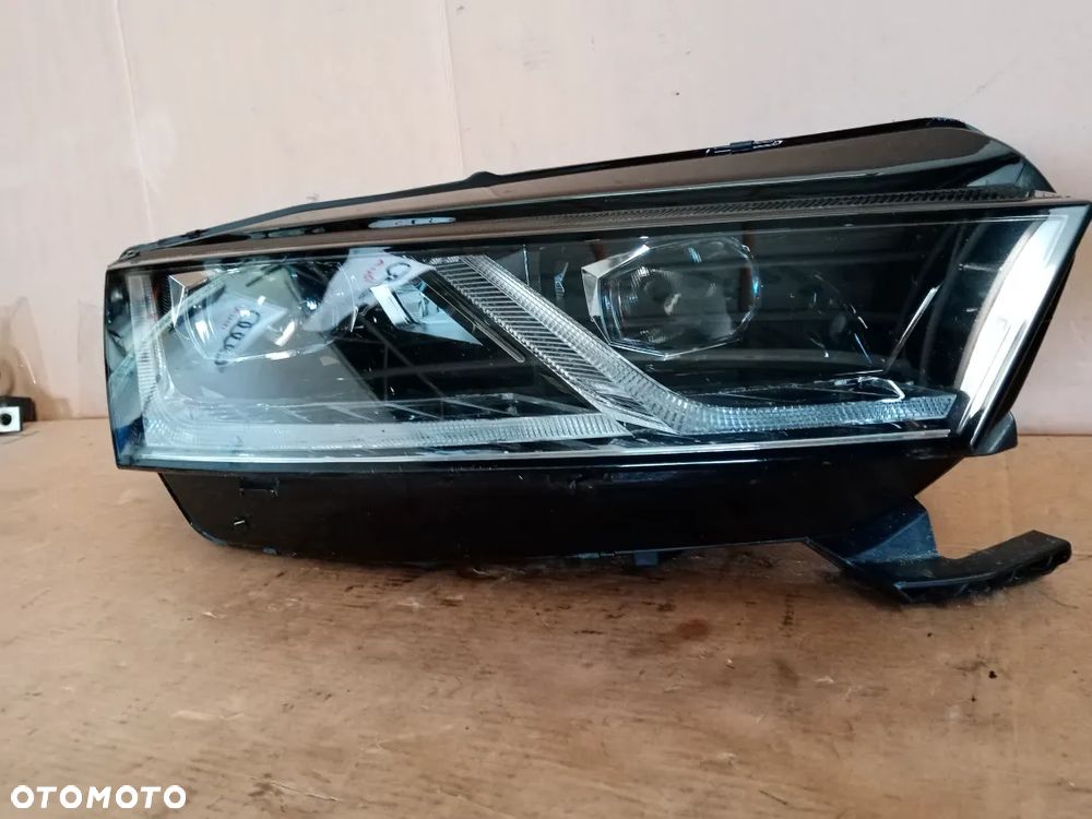 Lampa prawy przód przednia prawa Full Led Skoda Octavia IV 4 - 9