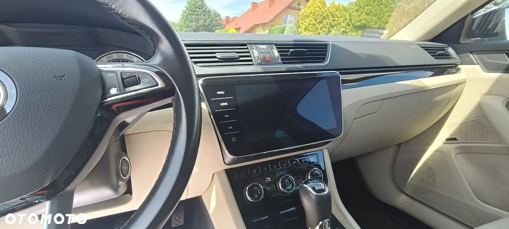 Skoda Superb 2.0 TDI 4x4 L&K DSG - 6