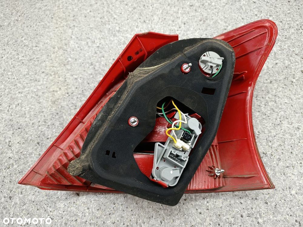 LAMPA TYLNA LEWA TOYOTA YARIS II KOITO - 6