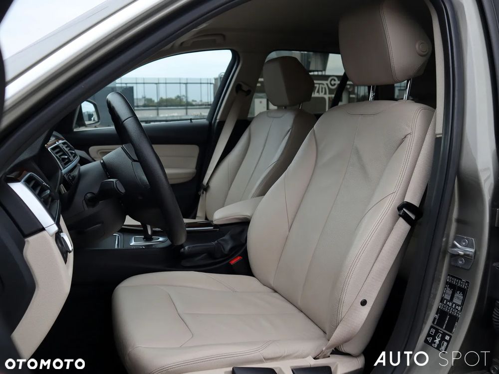 BMW Seria 3 320d xDrive Advantage - 14