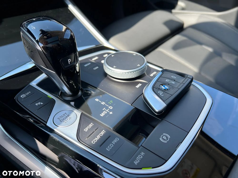 BMW Seria 3 320d xDrive Luxury Line sport - 29