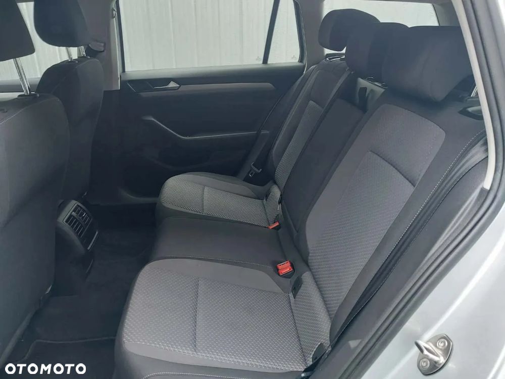 Volkswagen Passat - 10