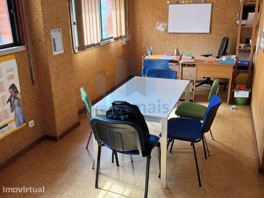 Coimbra. Arrenda-se espaço com 5 salas, Av. Conego Urbano Duarte - Grande imagem: 3/18