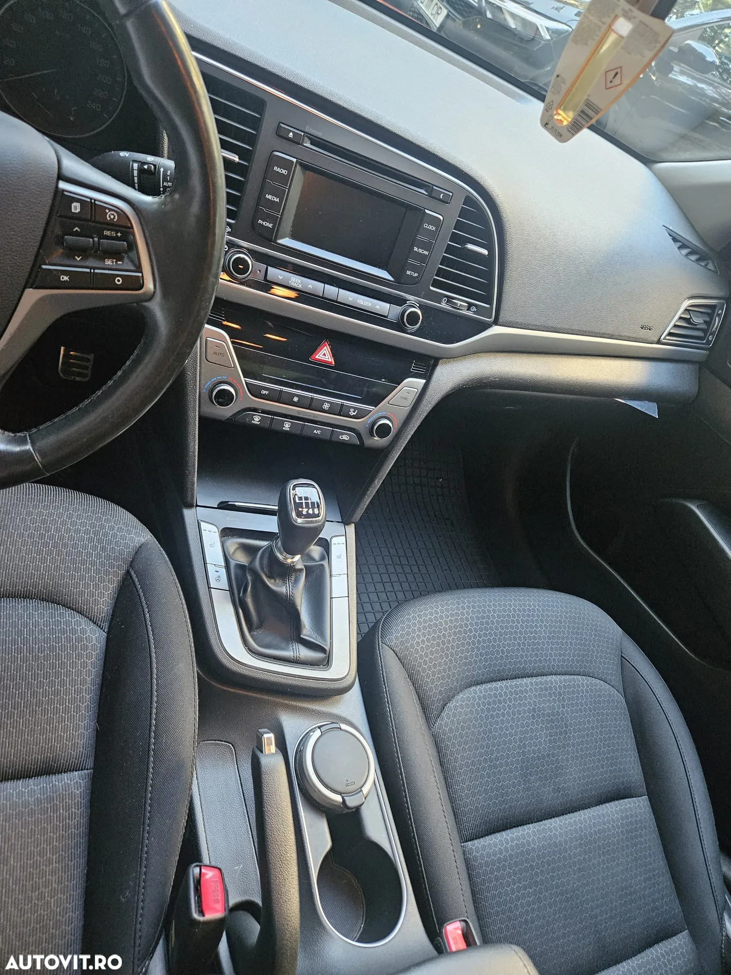 Hyundai Elantra 1.6 CRDI Comfort - 3