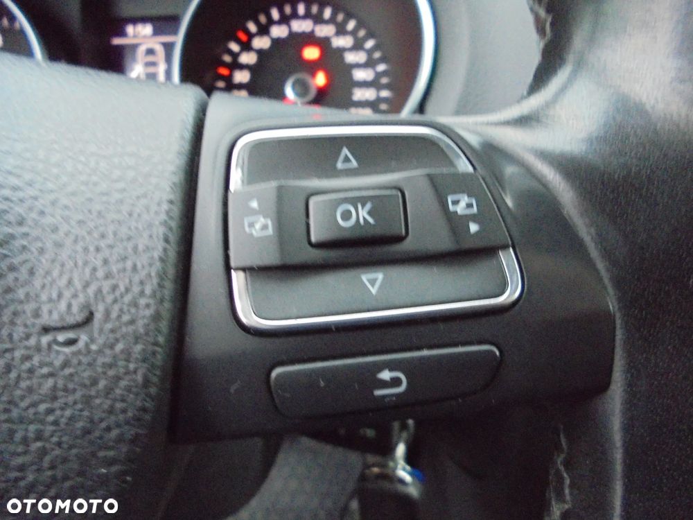 Volkswagen Golf 1.6 TDI DPF Comfortline - 23