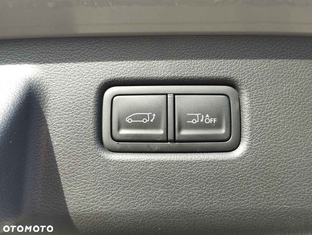 Hyundai Staria 1.6 T-GDI HEV Luxury - 30