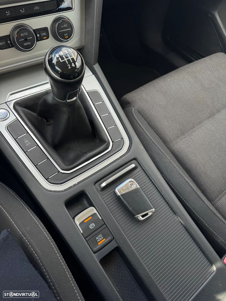 VW Passat Variant 1.6 TDI BlueMotion - 12