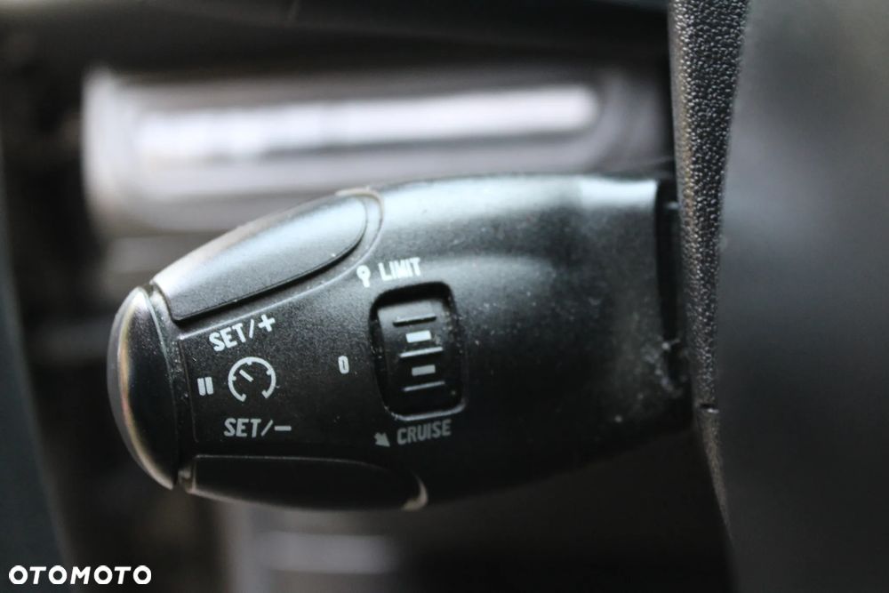 Peugeot 208 - 10
