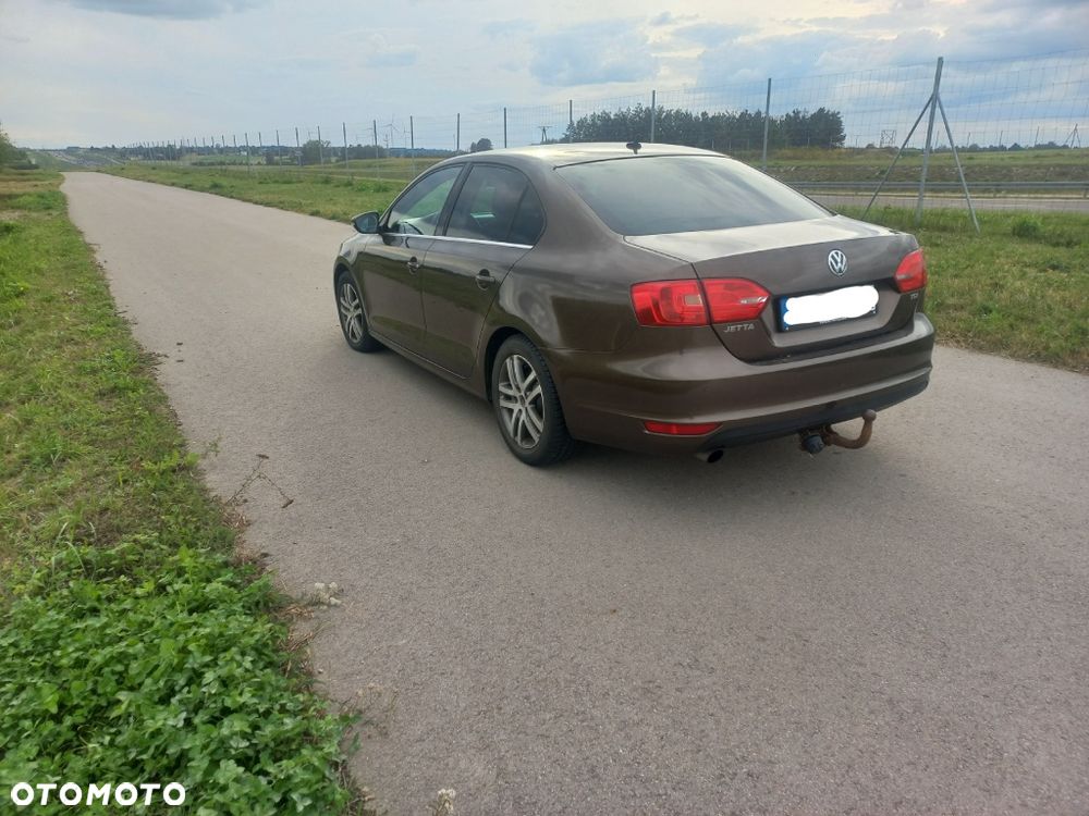 Volkswagen Jetta - 4