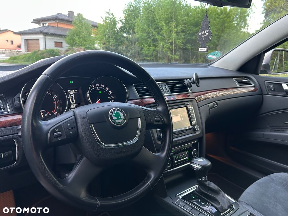 Skoda Superb 2.0 TDI DSG Elegance - 9