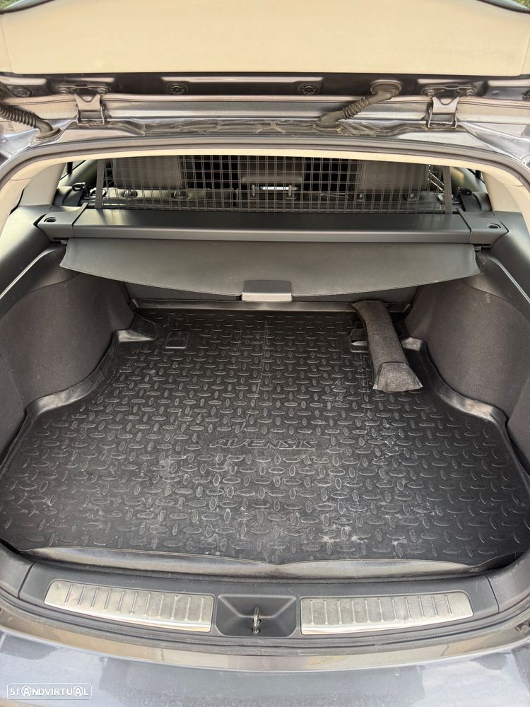 Toyota Avensis SW 2.2 D-4D Premium - 9